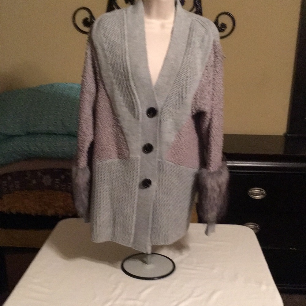 Gray 3 button down sweater with fur at cuff.